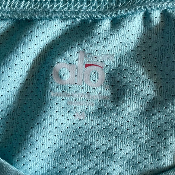 Alo Yoga Cool Fit Performance Mesh Mint Green Athletic Top Shirt Size Medium - Picture 3 of 4